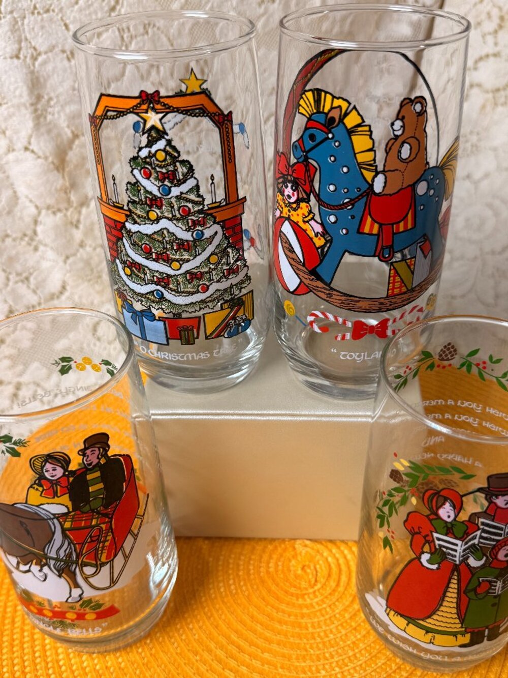 Vintage Complete Set of 4 1983 Pepsi Christmas Collector’s Glasses